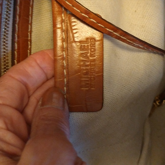 VGUC. Vintage Michael Michael kors alligator print leather handbag. - Picture 13 of 16